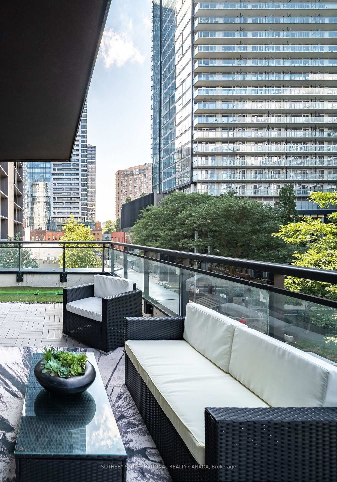 17 Dundonald Street, Unit 302 thumbnail 24