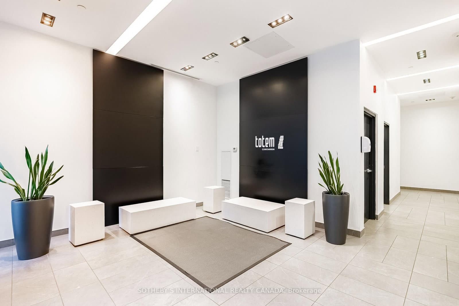 17 Dundonald Street, Unit 302 thumbnail 3