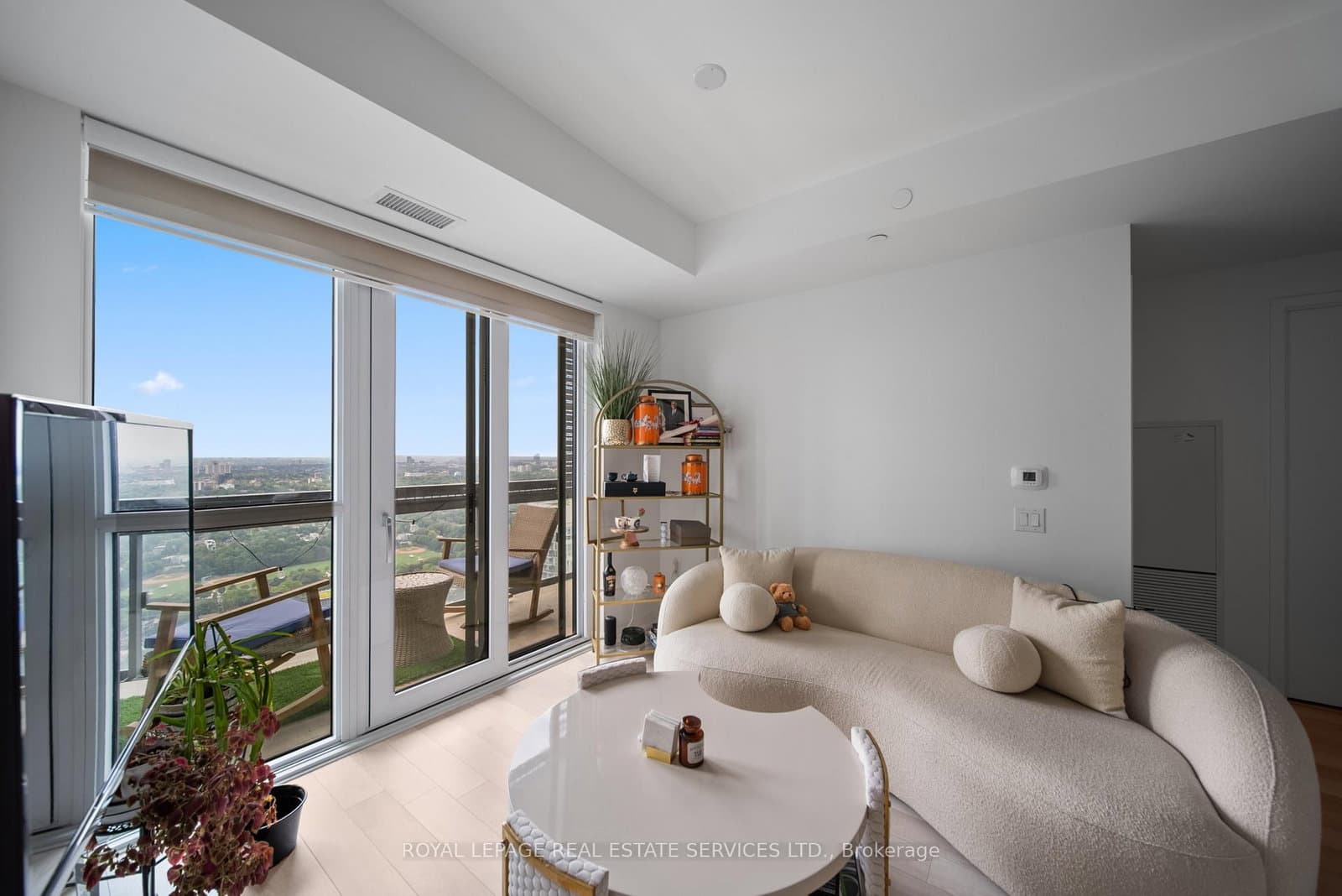 39 Roehampton Avenue, Unit 4207 - Image 1