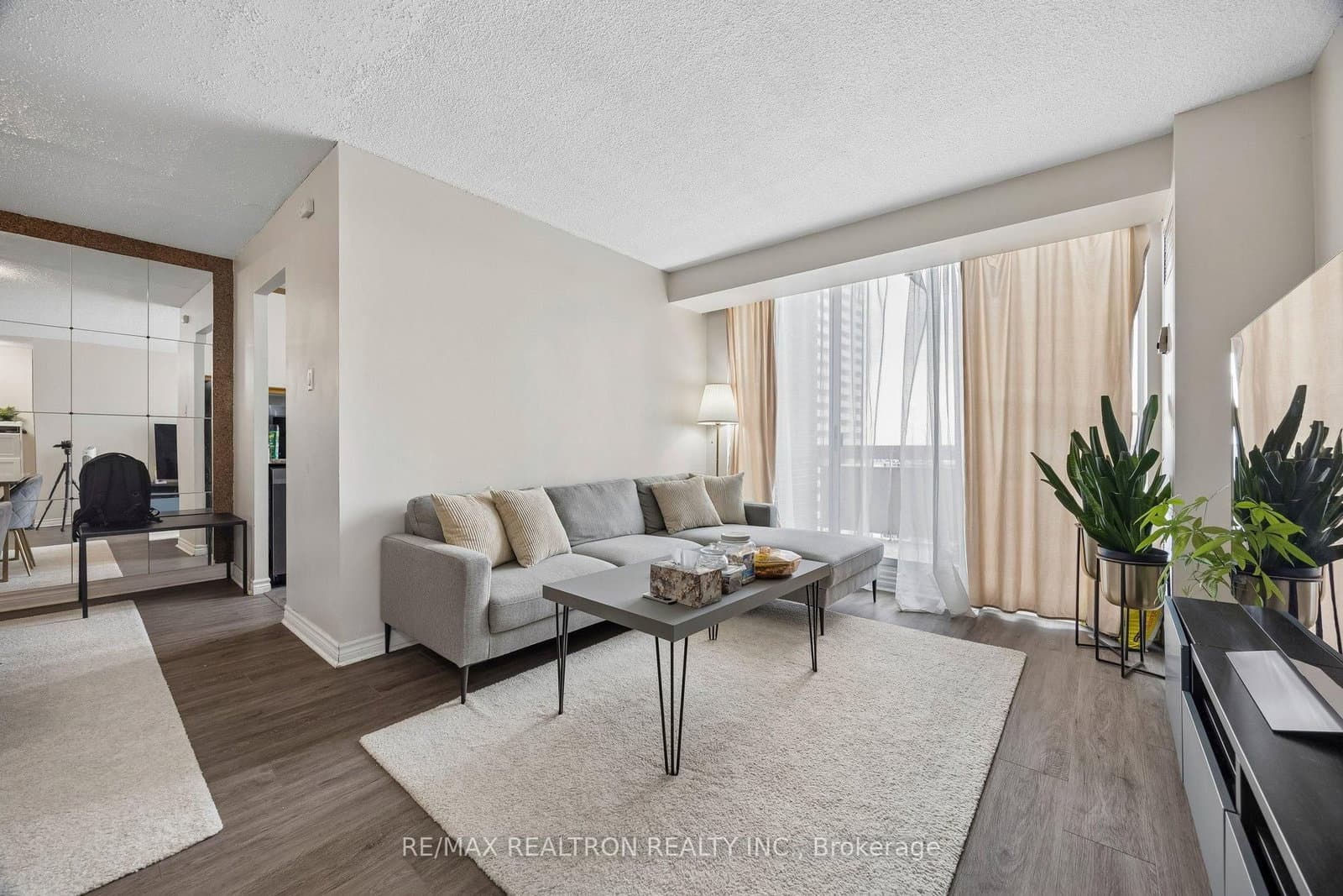 205 Hilda Avenue, Unit 2208 thumbnail 4
