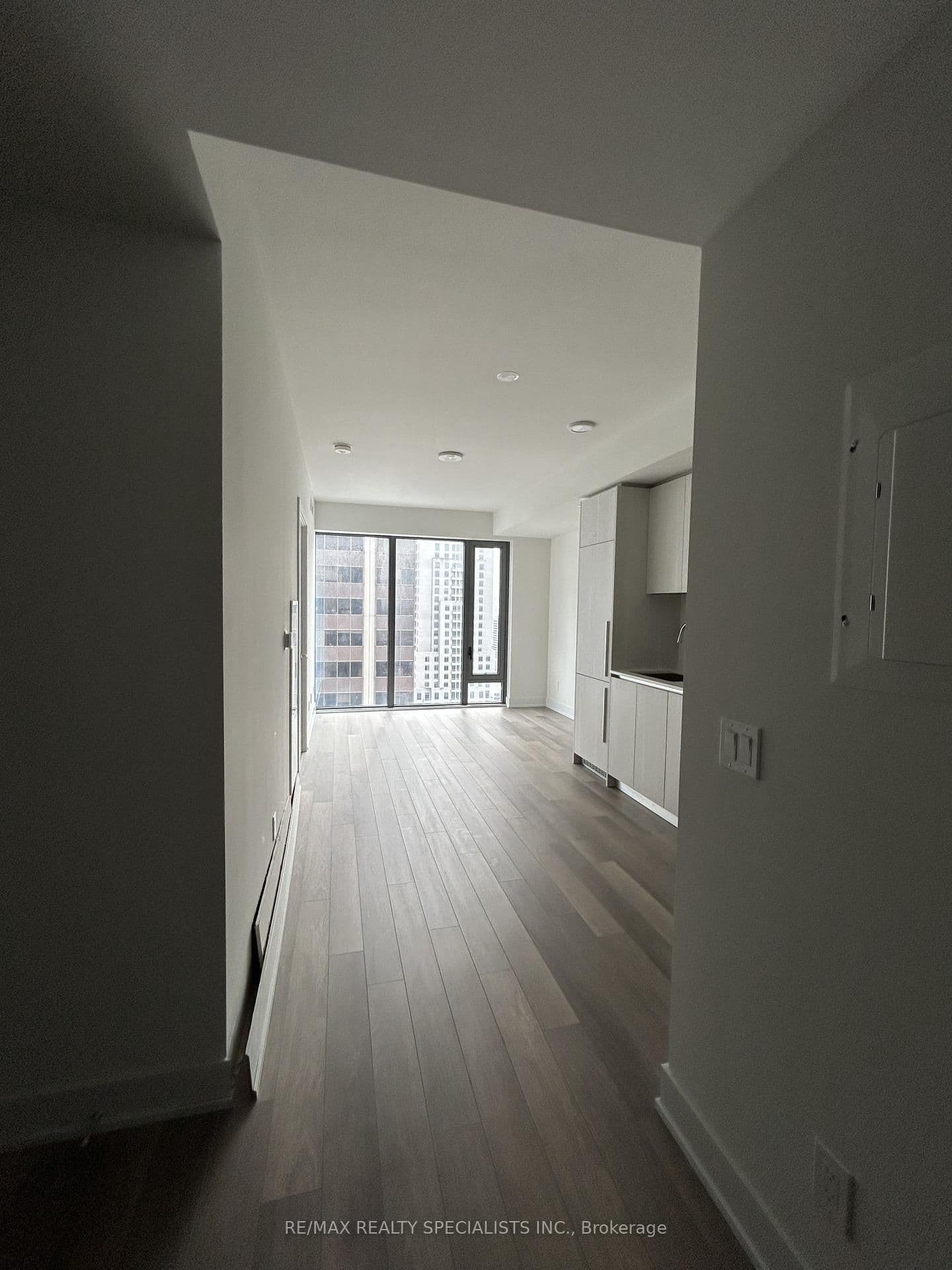8 Cumberland Street, Unit 3504 thumbnail 4