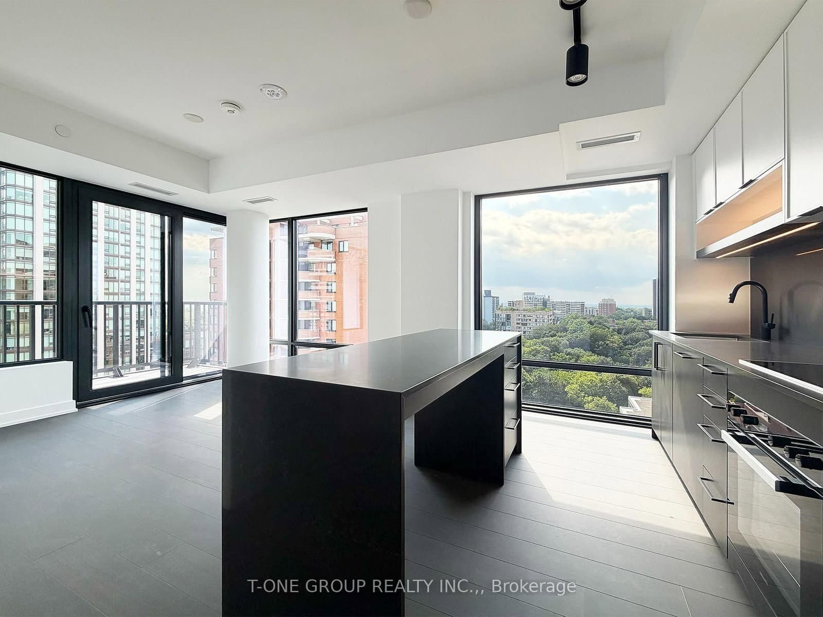 91 Montclair Avenue, Unit 1706 thumbnail 3