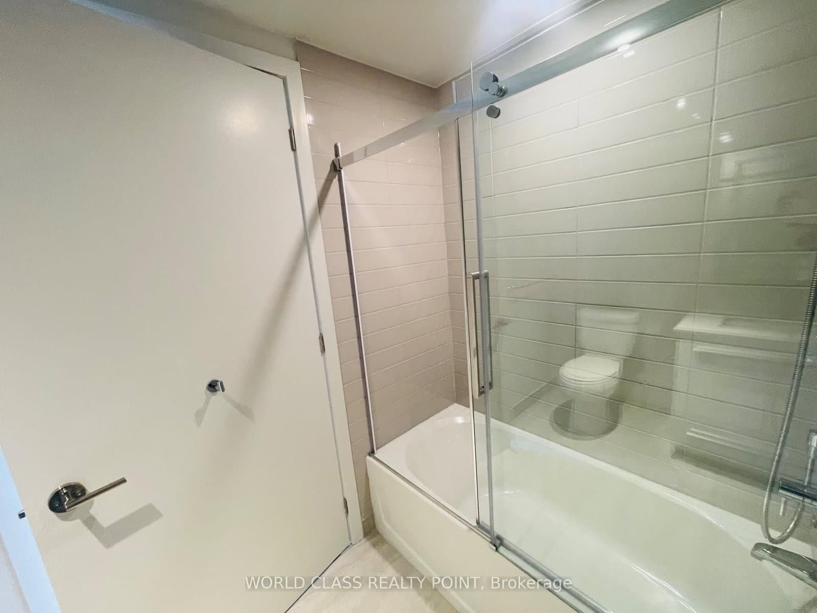 8 Cumberland Street, Unit 2404 thumbnail 10