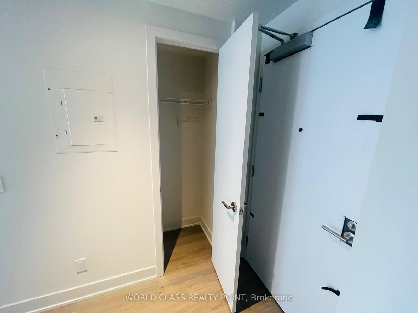 8 Cumberland Street, Unit 2404 thumbnail 7