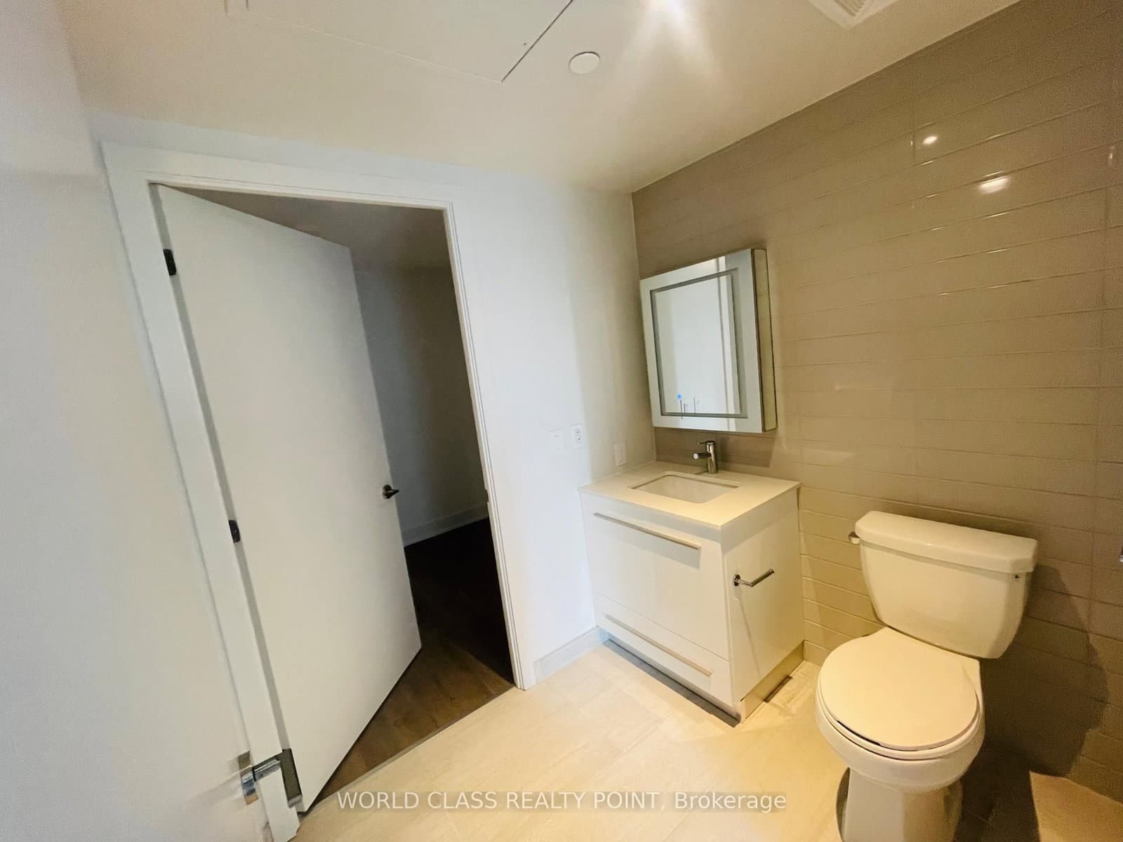 8 Cumberland Street, Unit 2404 thumbnail 9