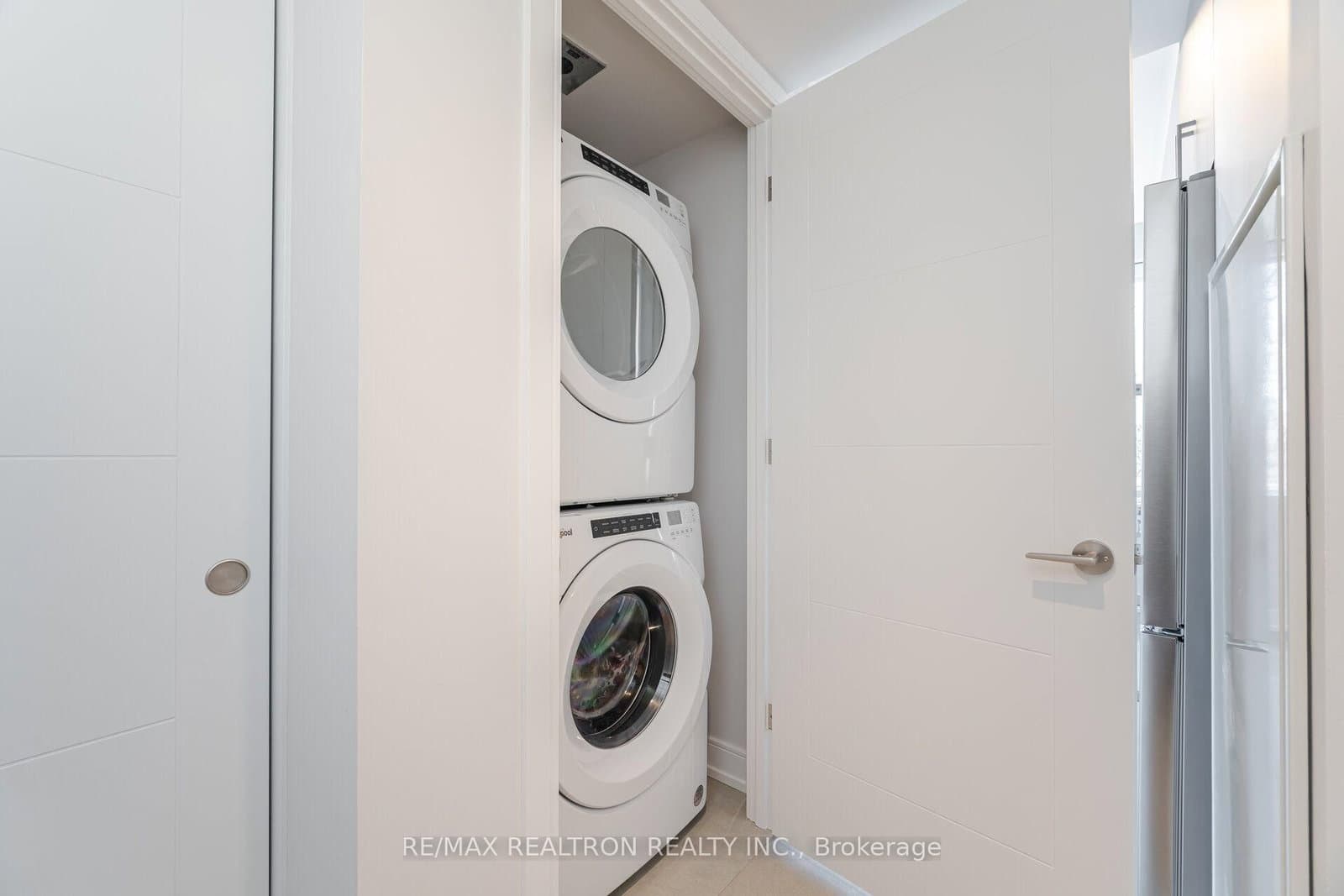664 Spadina Avenue, Unit 203 thumbnail 14
