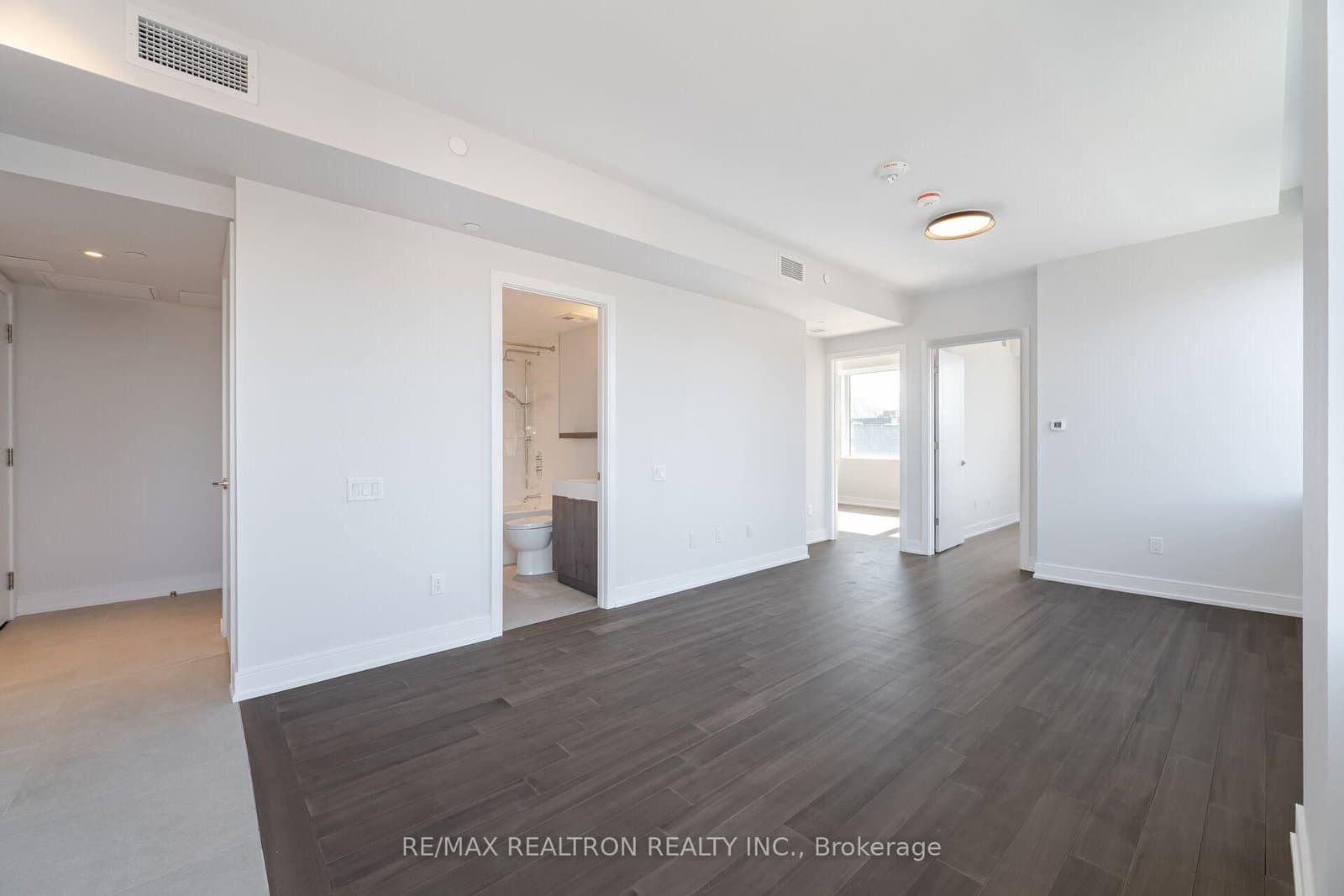 664 Spadina Avenue, Unit 203 thumbnail 6
