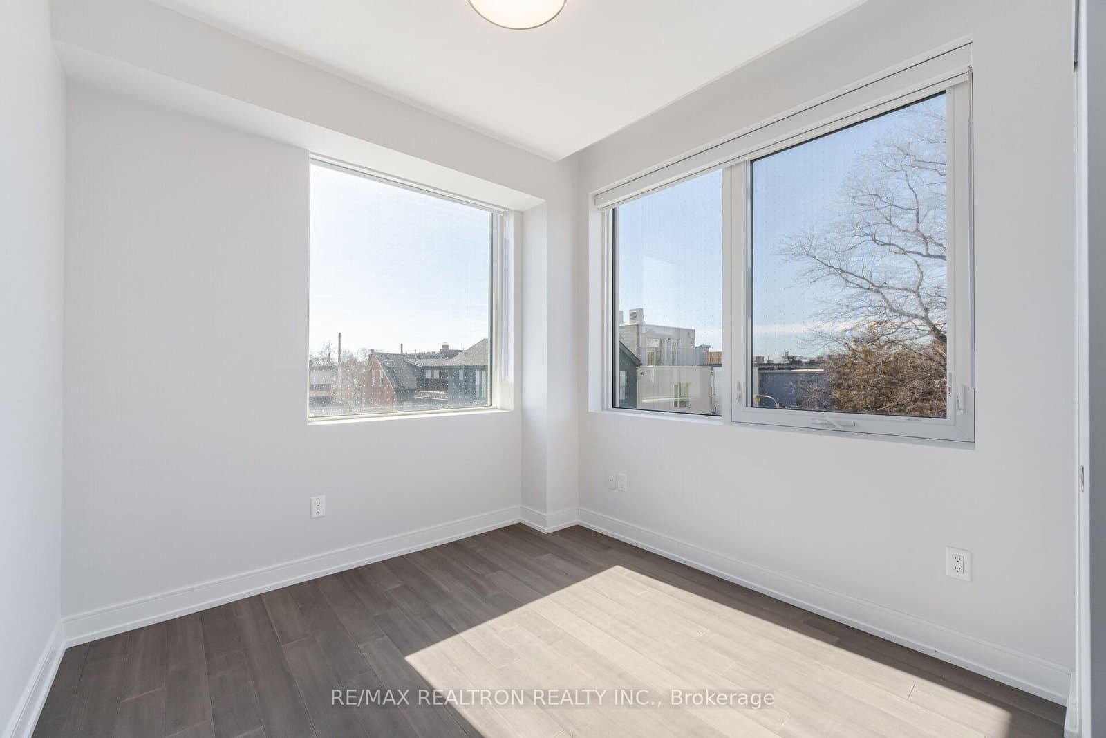 664 Spadina Avenue, Unit 203 thumbnail 8