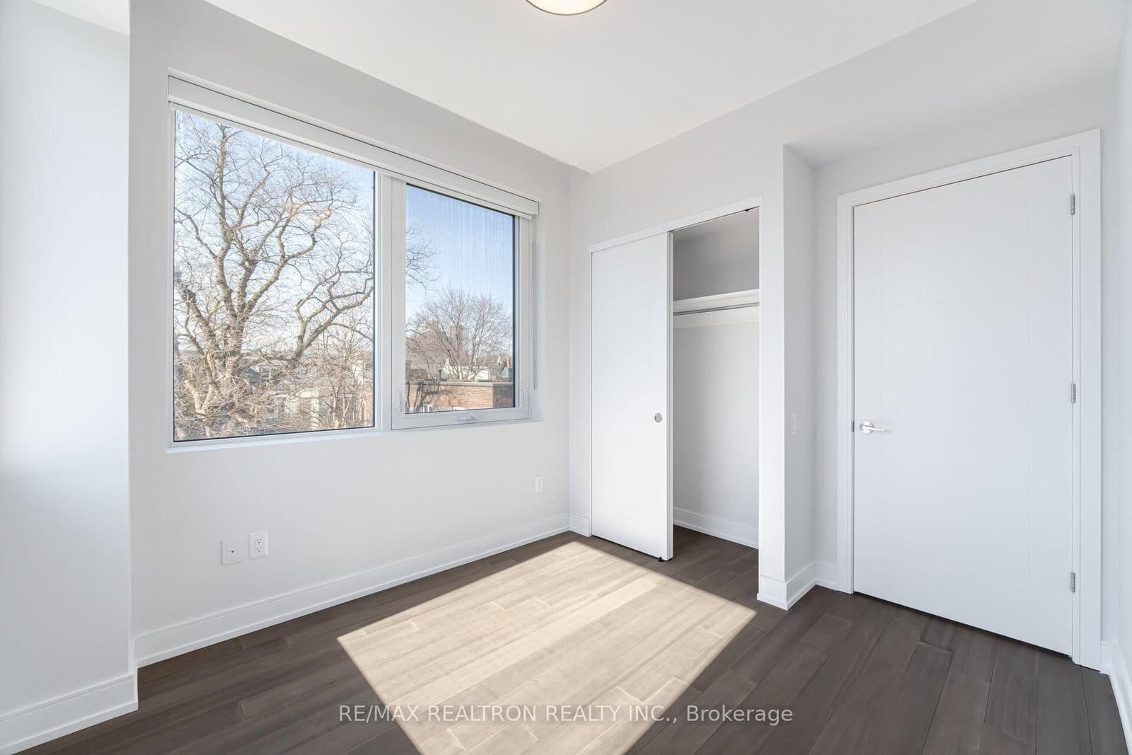 664 Spadina Avenue, Unit 203 thumbnail 9
