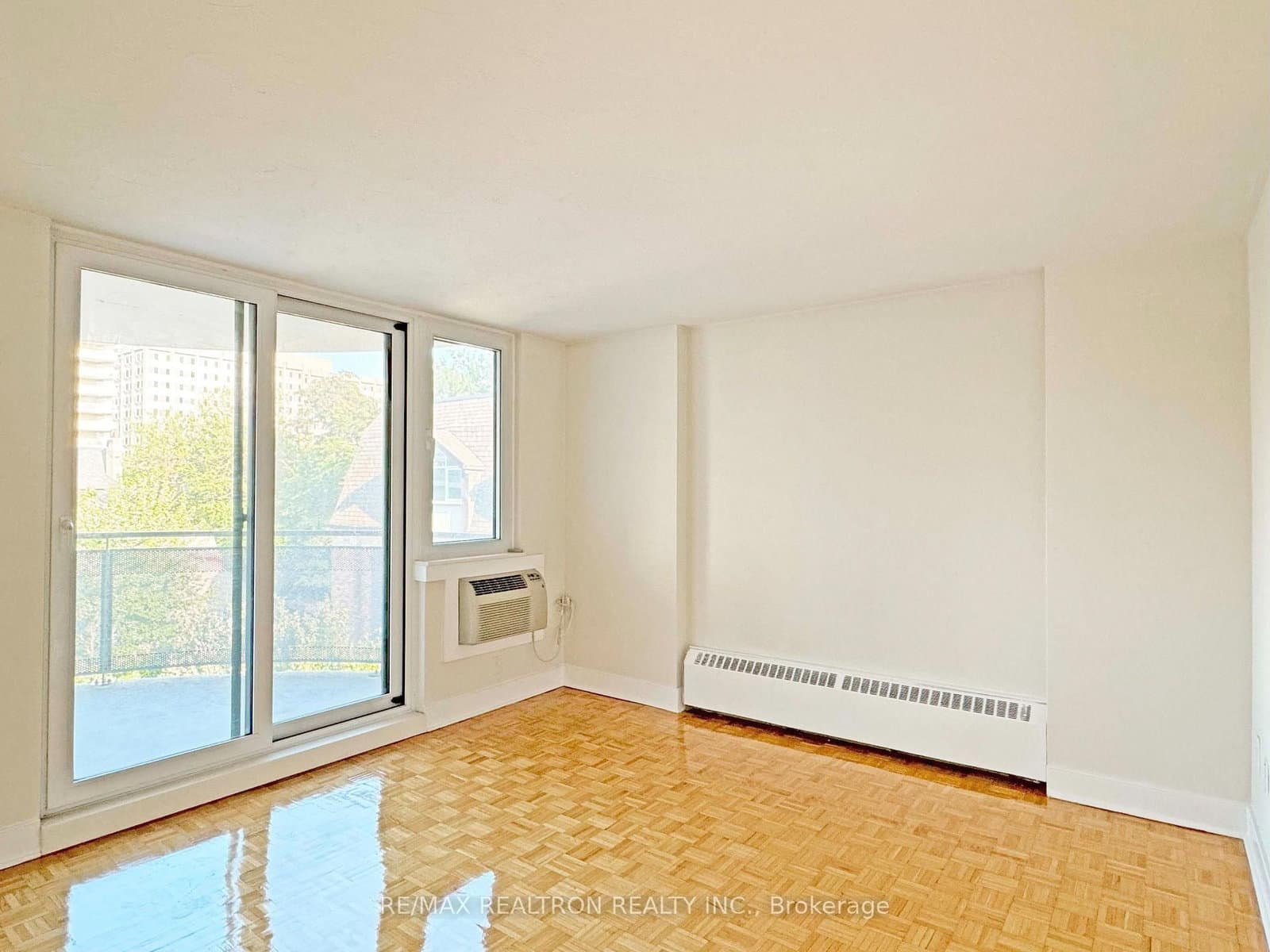 485 Huron Street, Unit 201 thumbnail 3