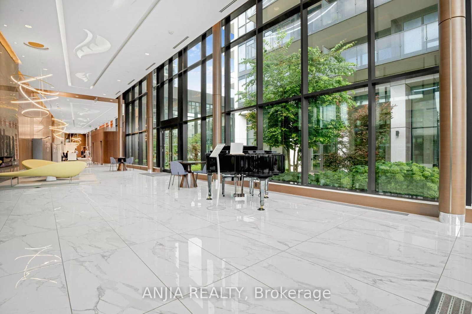 85 McMahon Drive, Unit TH607 thumbnail 29