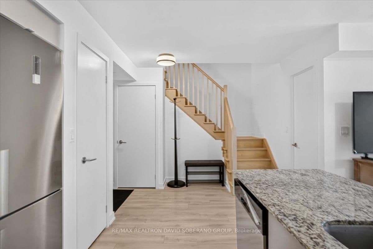 112 Varna Drive thumbnail 14