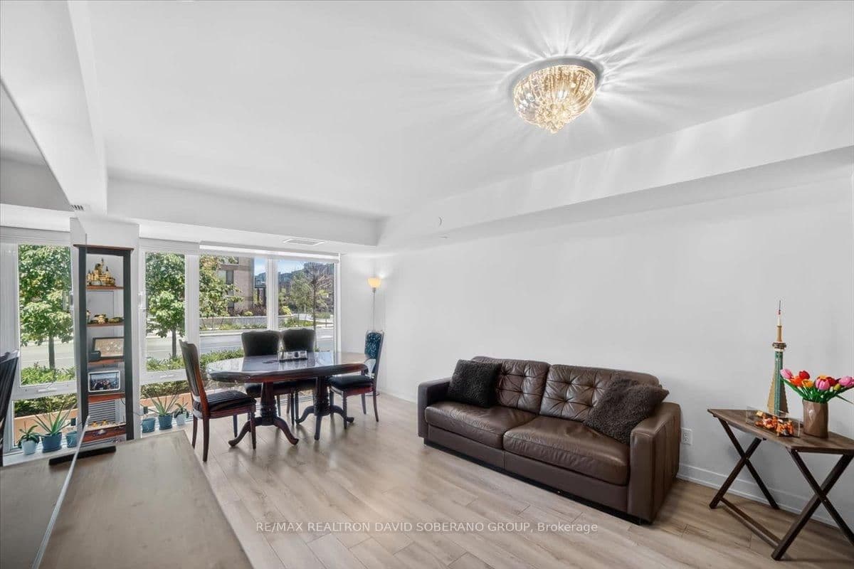 112 Varna Drive thumbnail 2