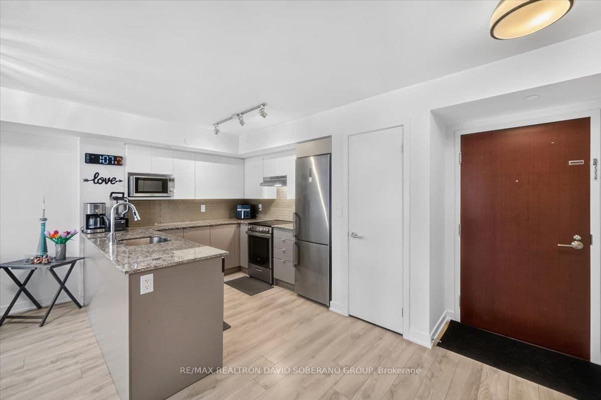 112 Varna Drive thumbnail 4