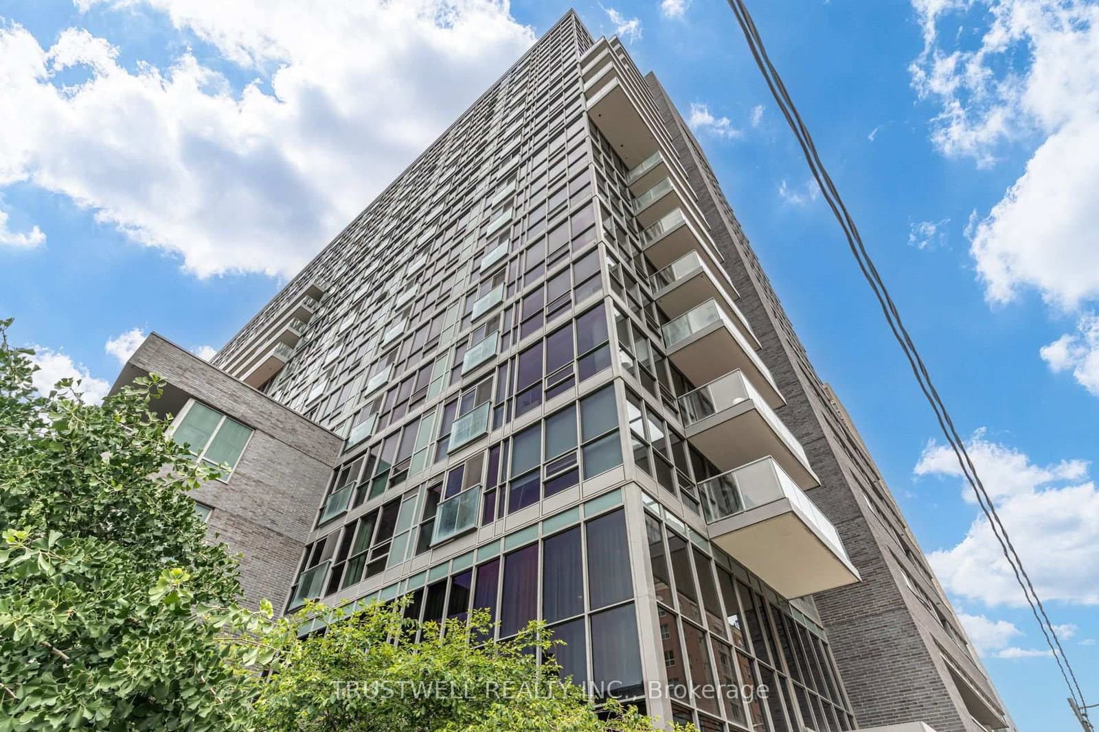 #712 - 320 Richmond Street E