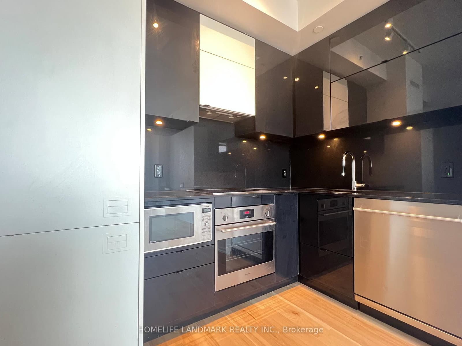 125 Peter Street, Unit 2301 thumbnail 9