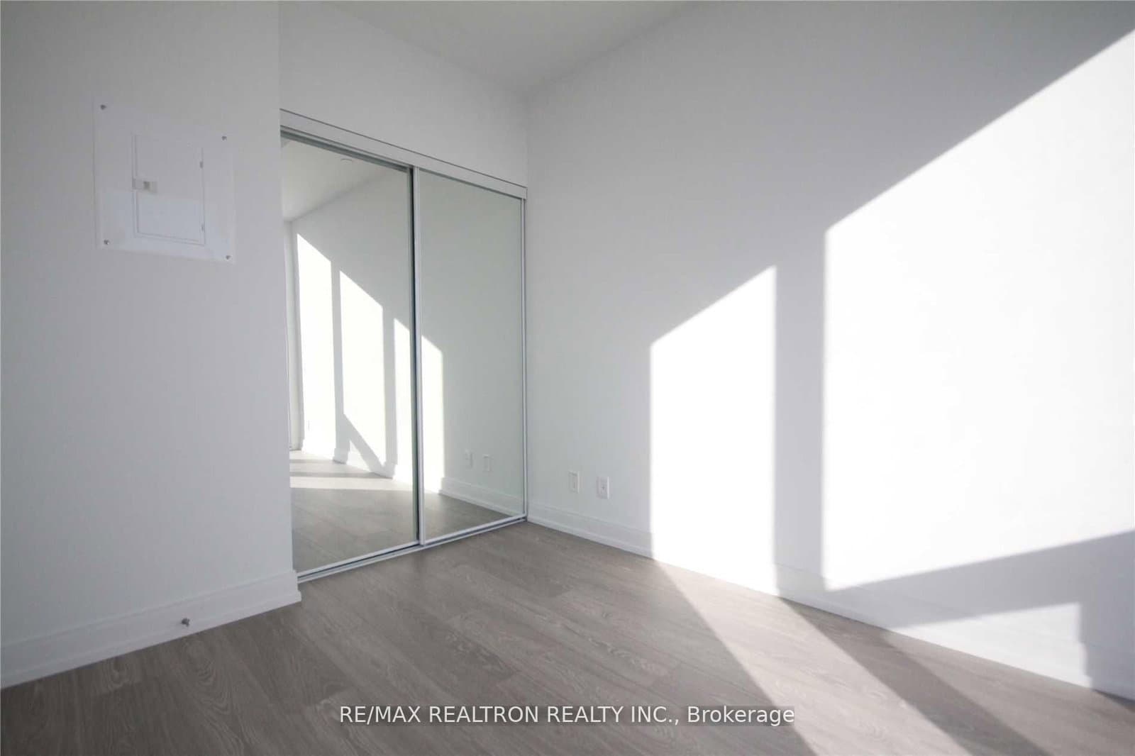 181 Dundas Street E, Unit 2507 thumbnail 8