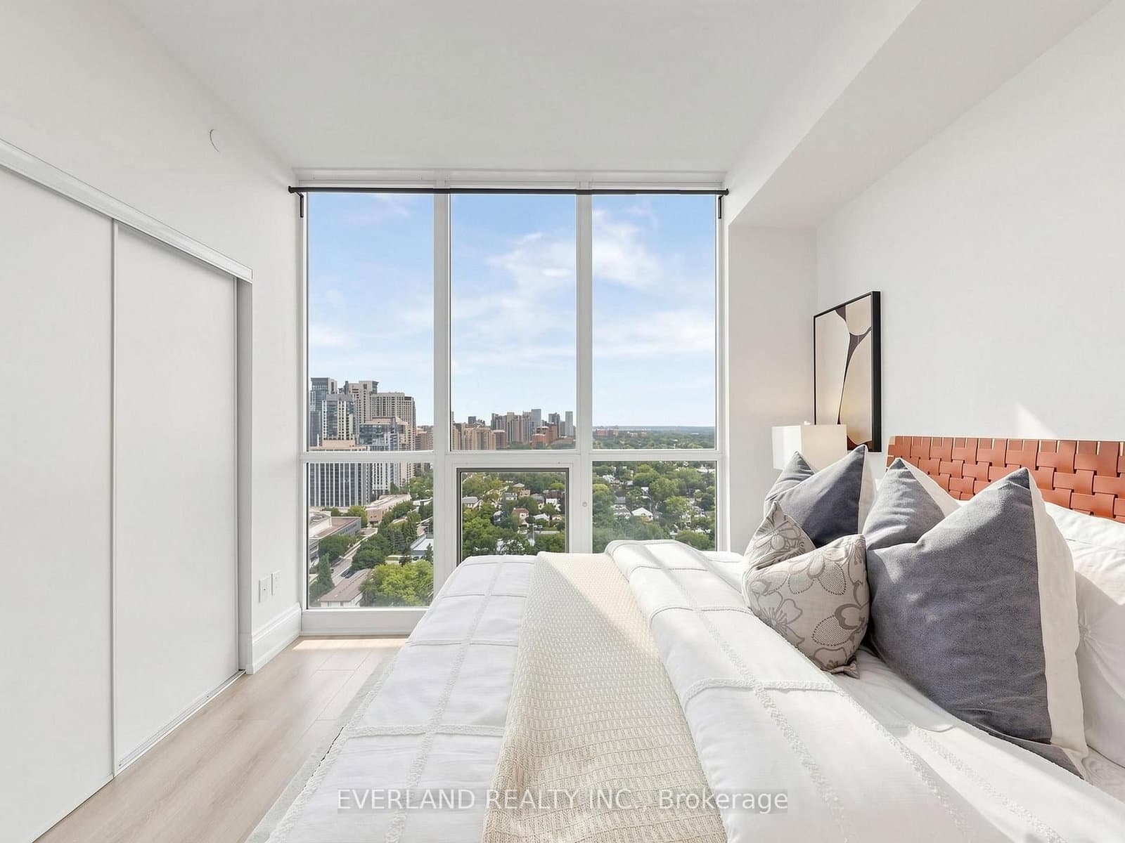 88 Sheppard Avenue E, Unit 2307 thumbnail 7