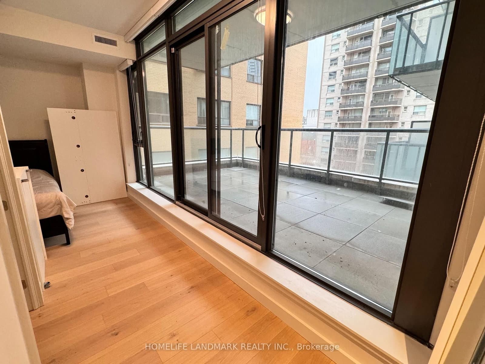 81 Wellesley Street E, Unit 301 thumbnail 12