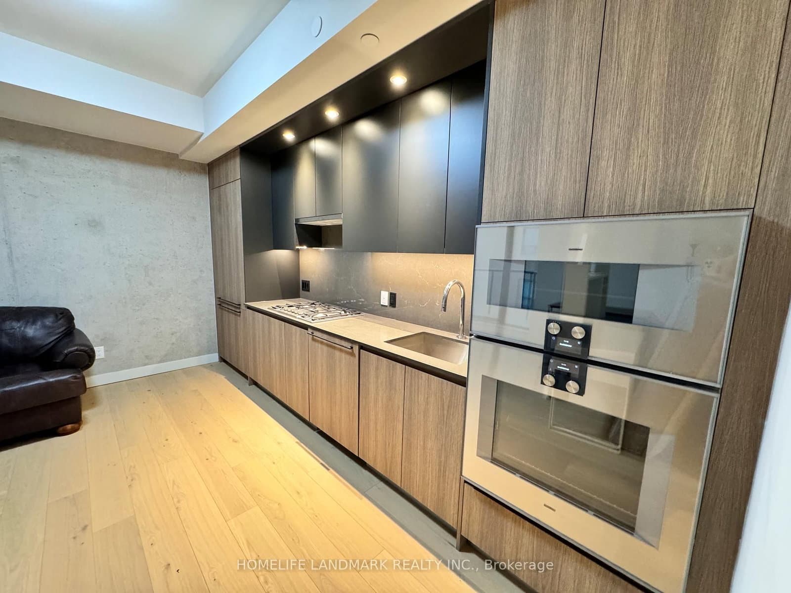 81 Wellesley Street E, Unit 301 thumbnail 4