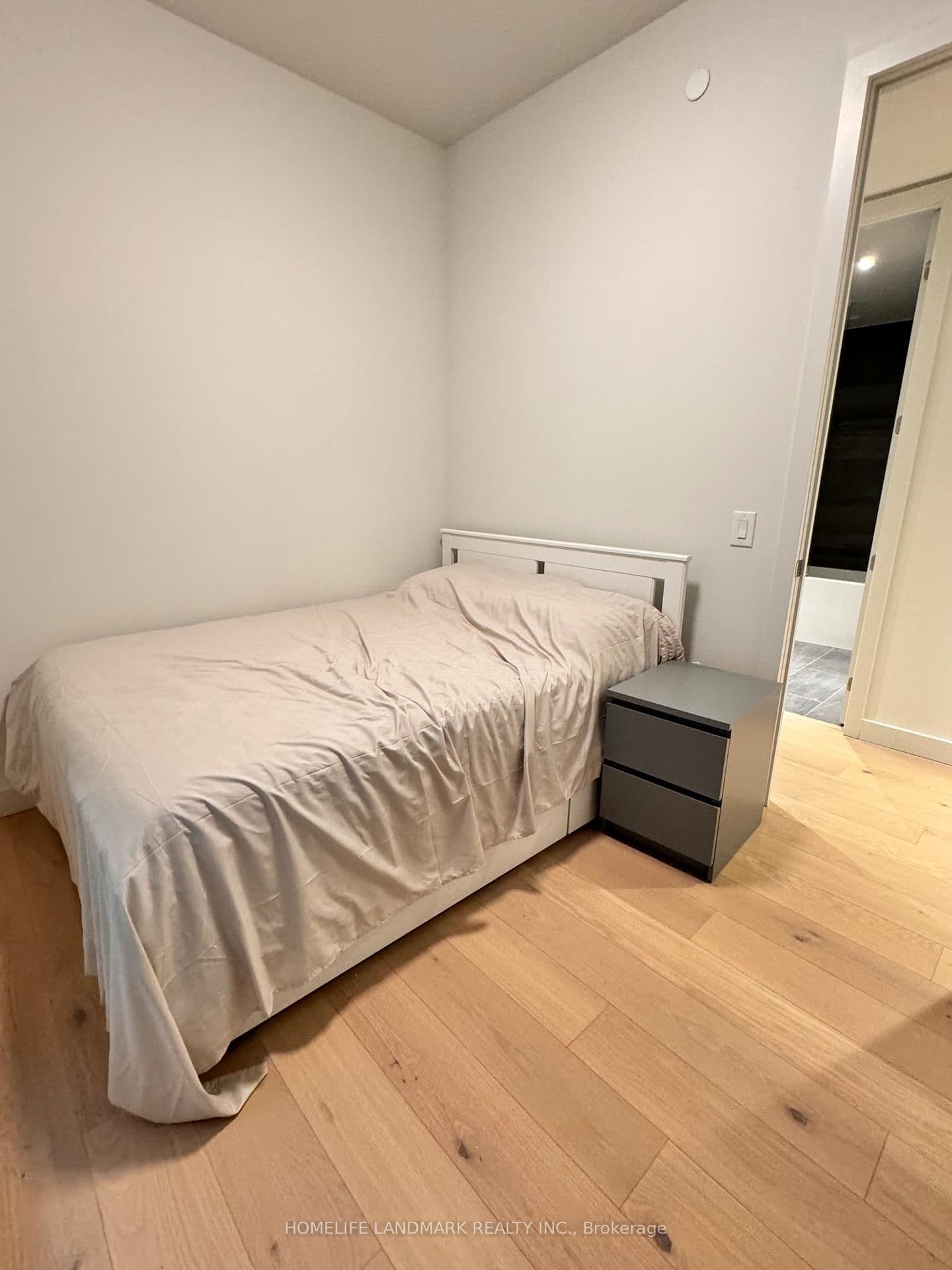 81 Wellesley Street E, Unit 301 thumbnail 9