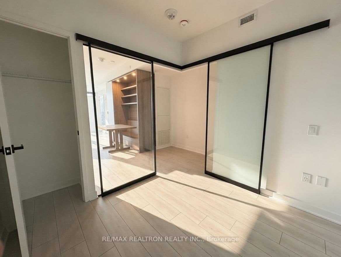 55 Charles Street E, Unit 1905 thumbnail 4