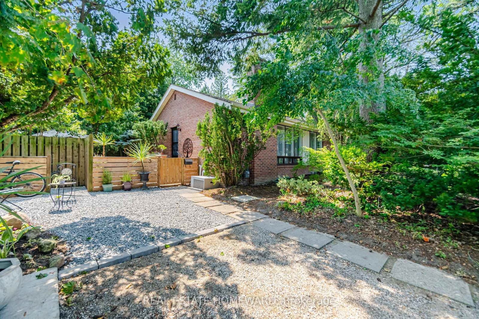 3 Shadwell Place - Image 1