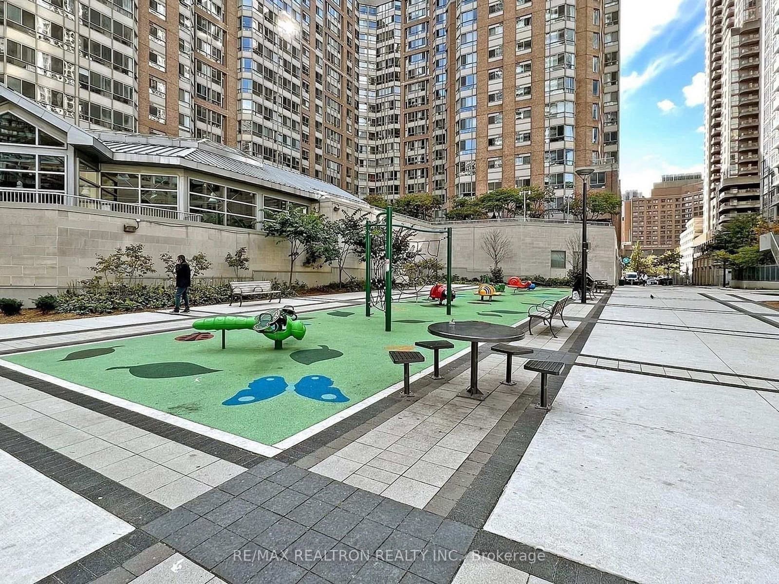 386 Yonge Street, Unit 5207 thumbnail 15