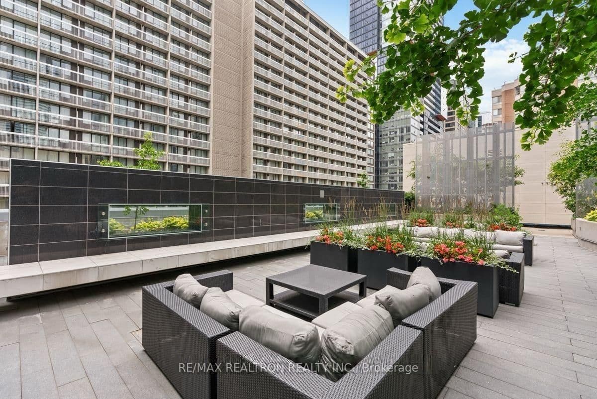 386 Yonge Street, Unit 5207 thumbnail 16