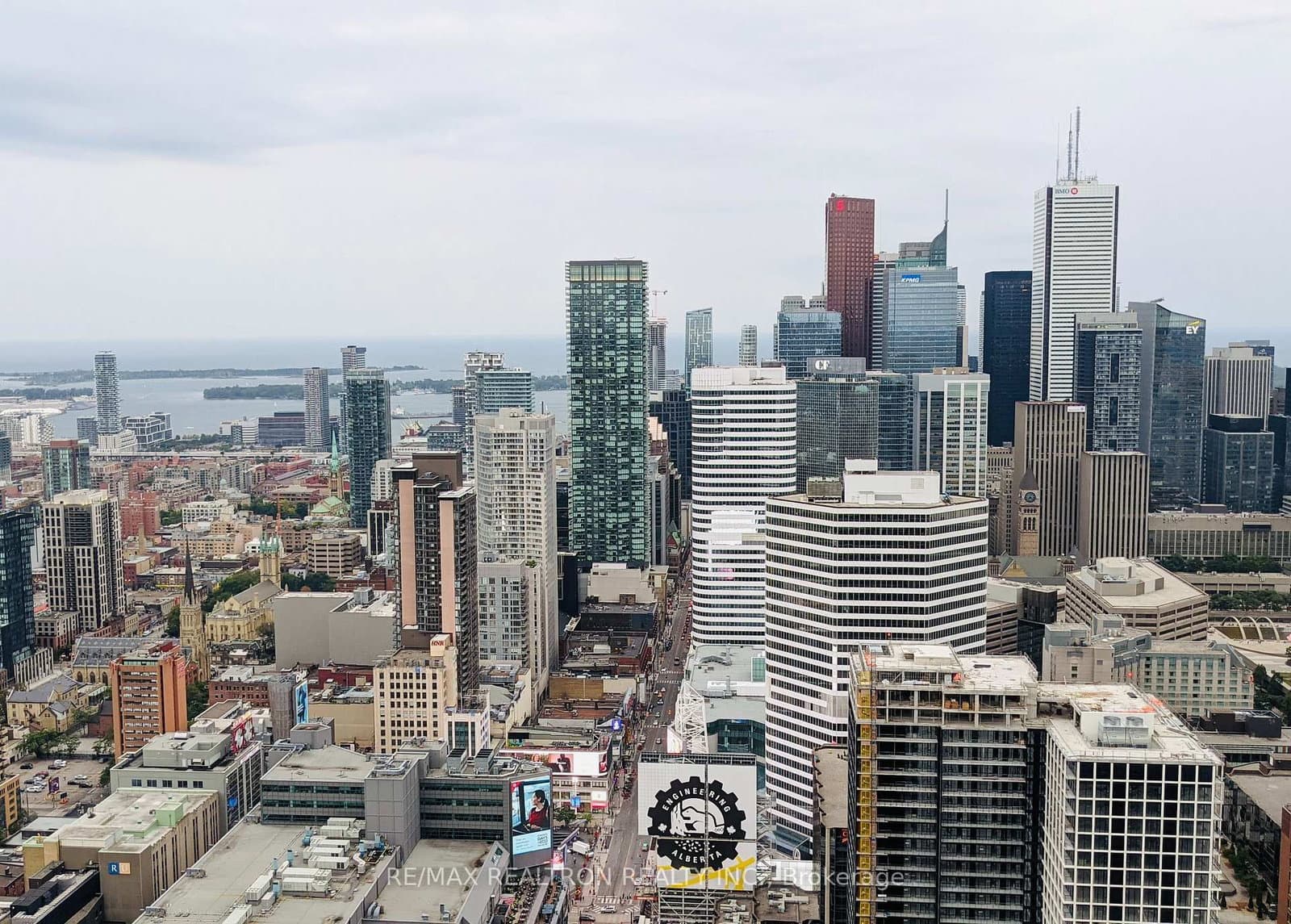 386 Yonge Street, Unit 5207 thumbnail 3