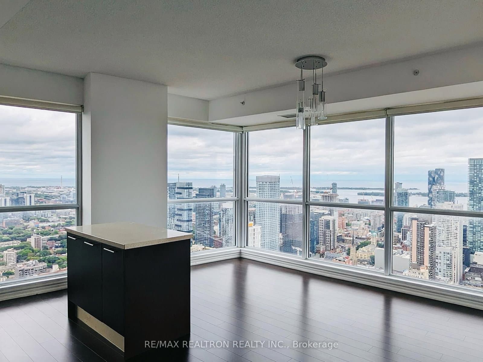 386 Yonge Street, Unit 5207 thumbnail 5