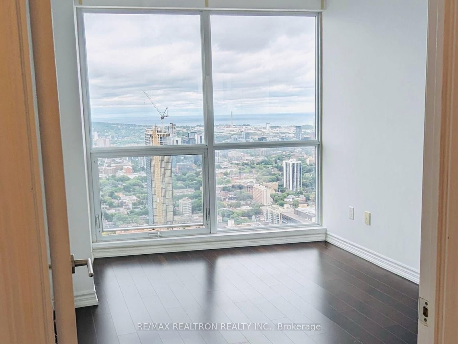 386 Yonge Street, Unit 5207 thumbnail 6