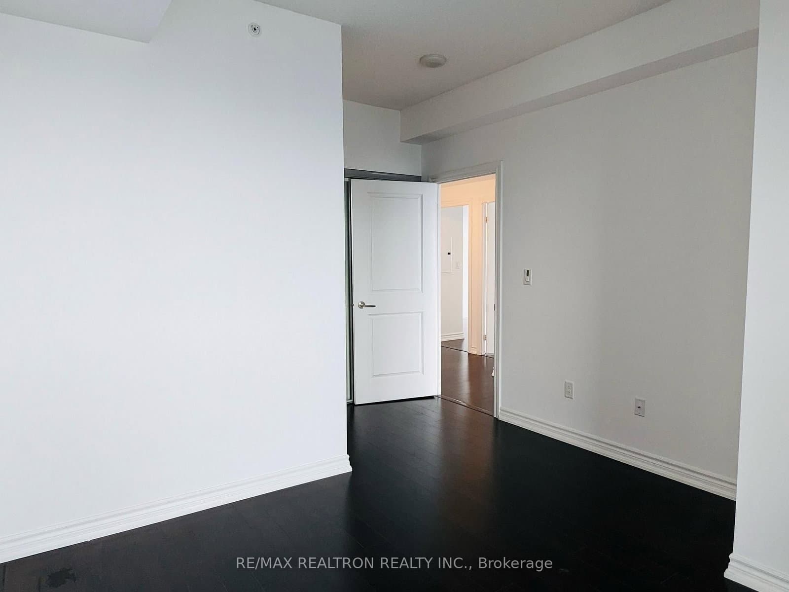 386 Yonge Street, Unit 5207 thumbnail 7
