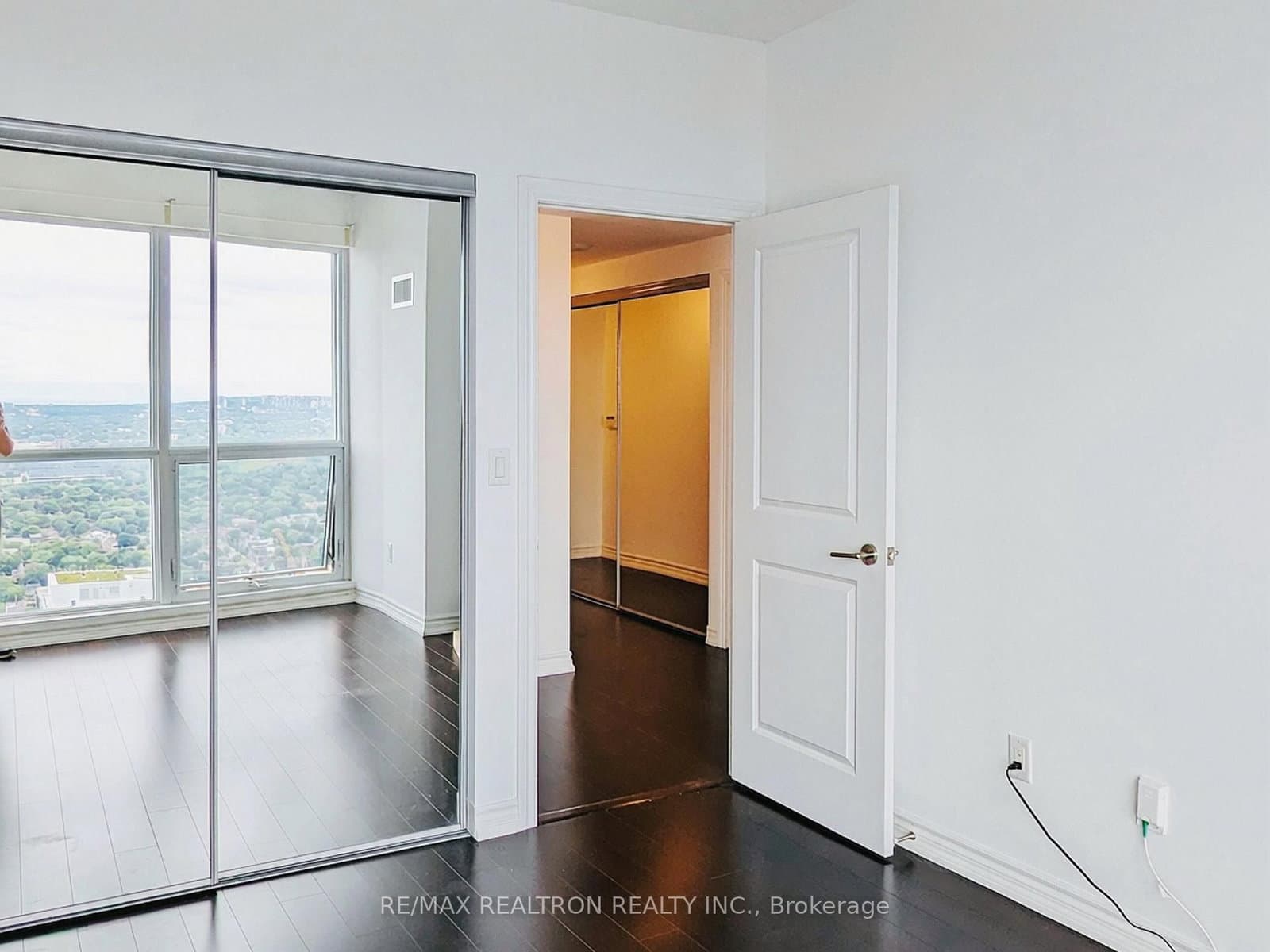 386 Yonge Street, Unit 5207 thumbnail 9