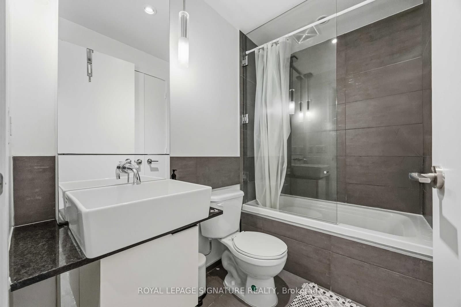8 Charlotte Street, Unit 202 thumbnail 24
