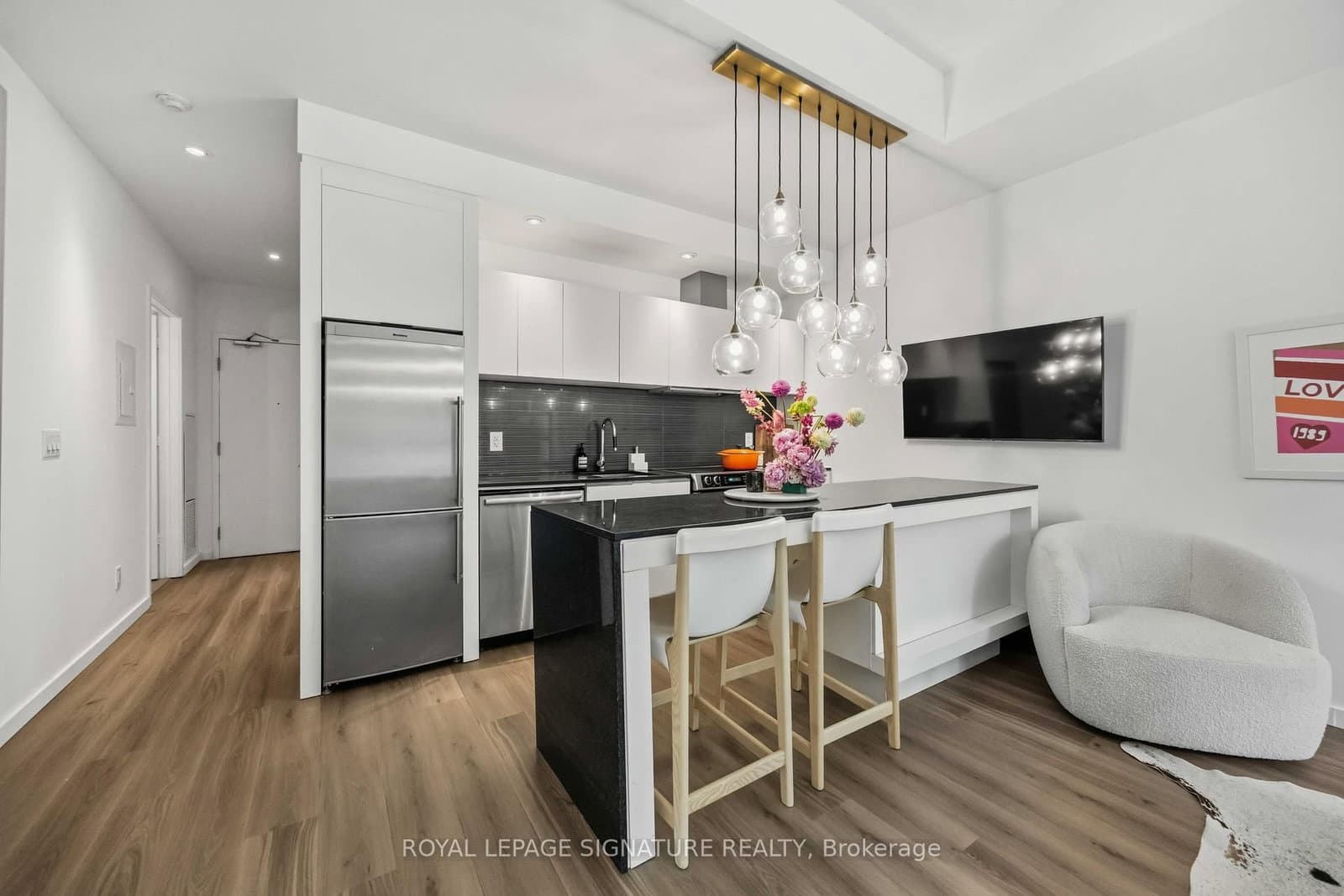 8 Charlotte Street, Unit 202 thumbnail 3