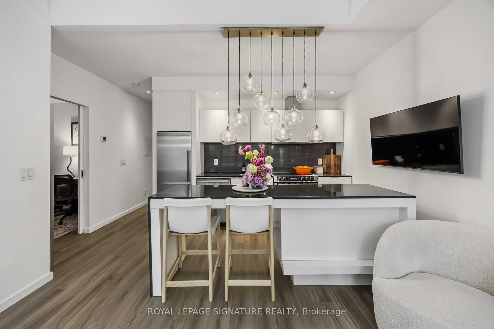 8 Charlotte Street, Unit 202 thumbnail 4