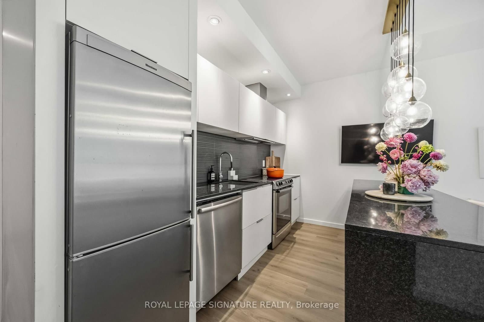 8 Charlotte Street, Unit 202 thumbnail 5