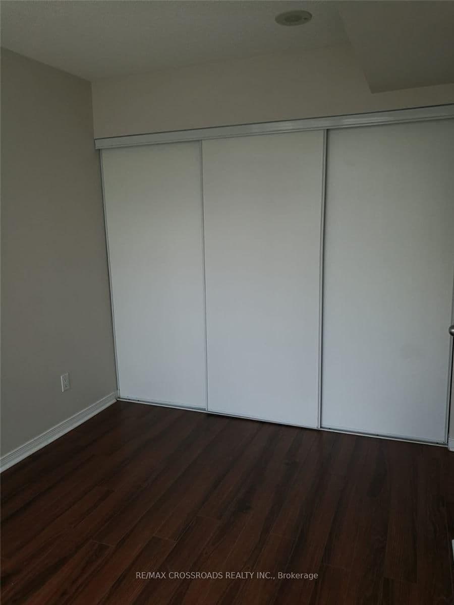 30 Harrison Garden Boulevard, Unit 1001 thumbnail 11