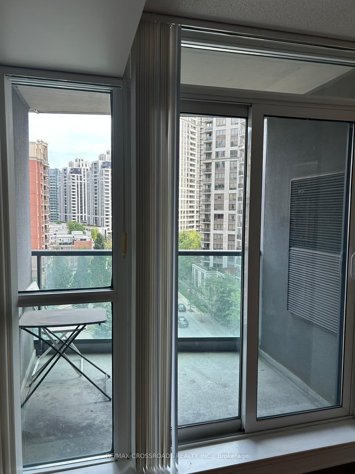 30 Harrison Garden Boulevard, Unit 1001 thumbnail 5