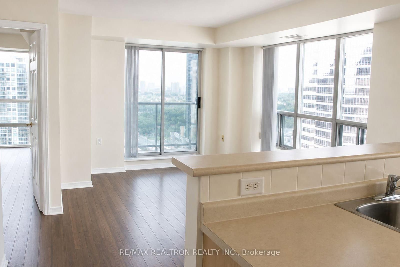 20 Olive Avenue, Unit LPH02 thumbnail 3
