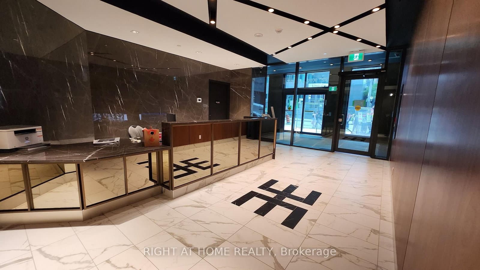 327 King Street W, Unit 2805
