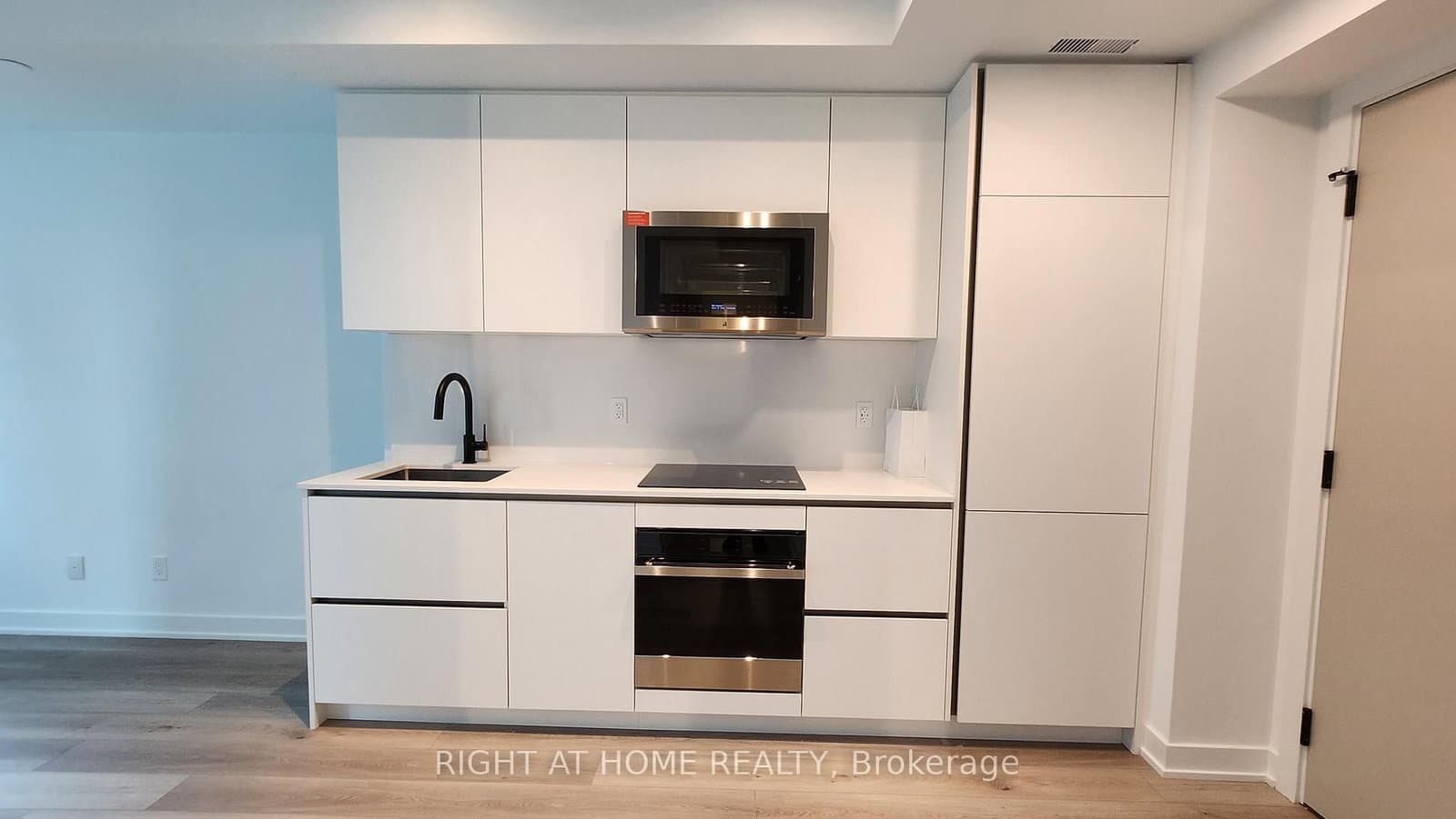 327 King Street W, Unit 2805 thumbnail 3