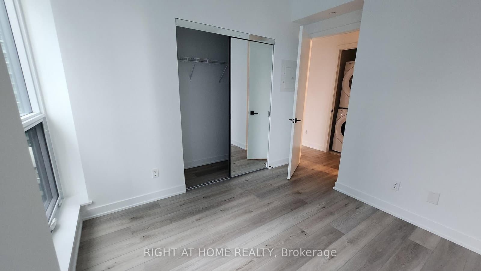 327 King Street W, Unit 2805 thumbnail 6