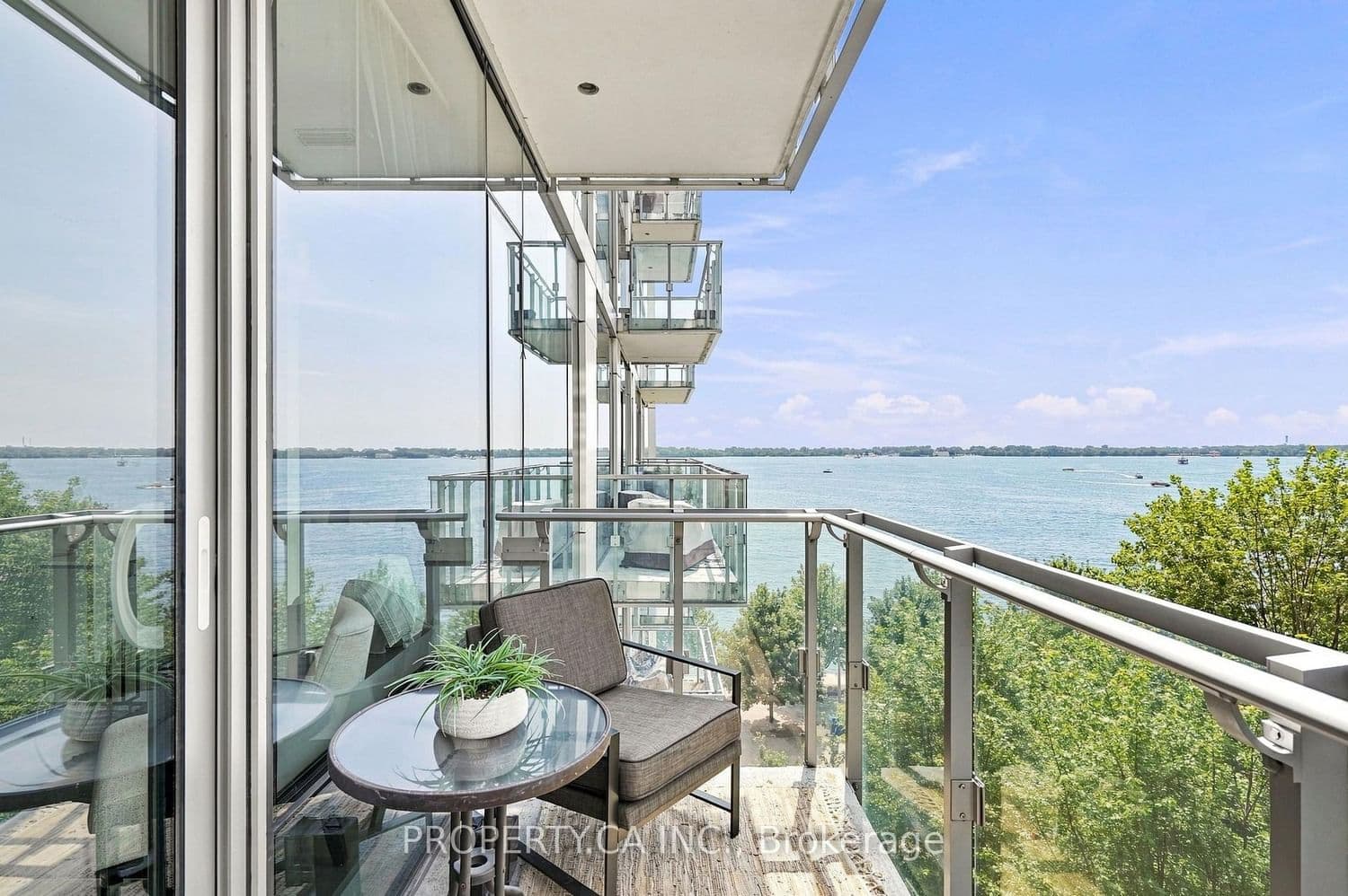 #625 - 39 Queens Quay E