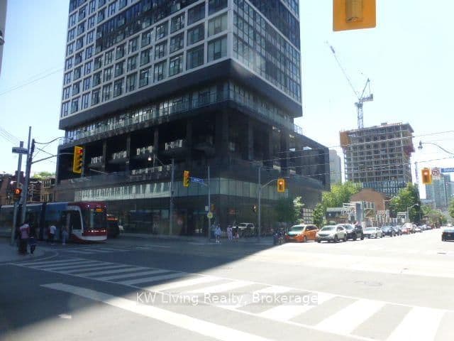181 Dundas Street E, Unit 1601 thumbnail 2