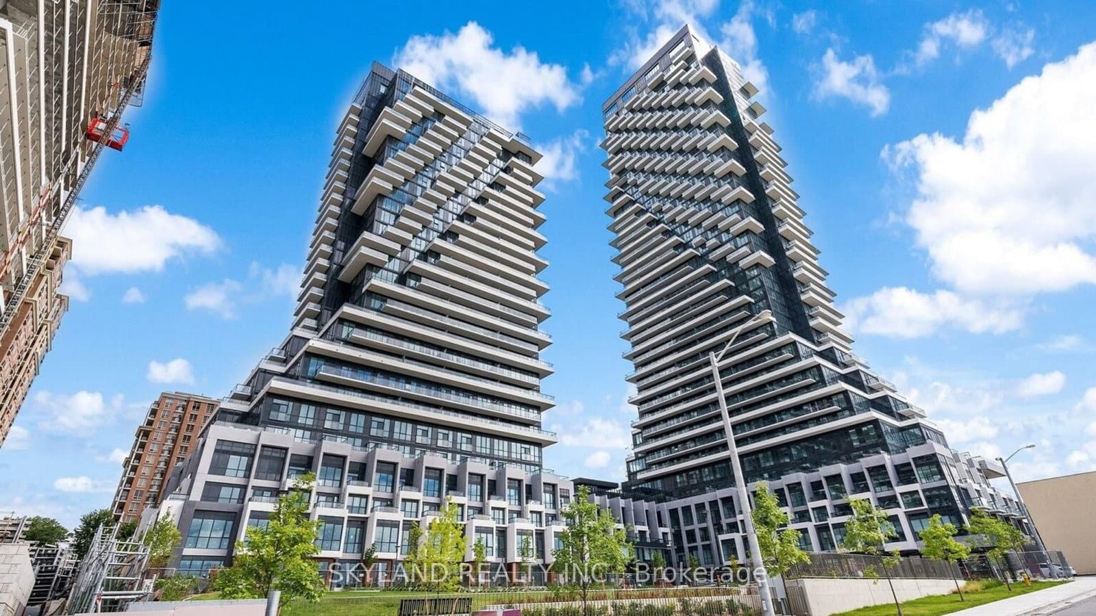 30 Inn On The Park Drive, Unit PH 09 thumbnail 2