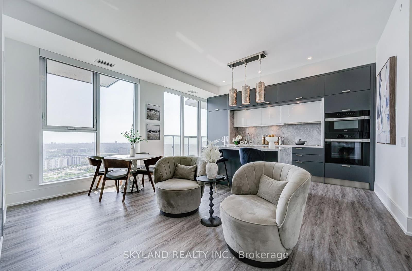30 Inn On The Park Drive, Unit PH 09 thumbnail 5