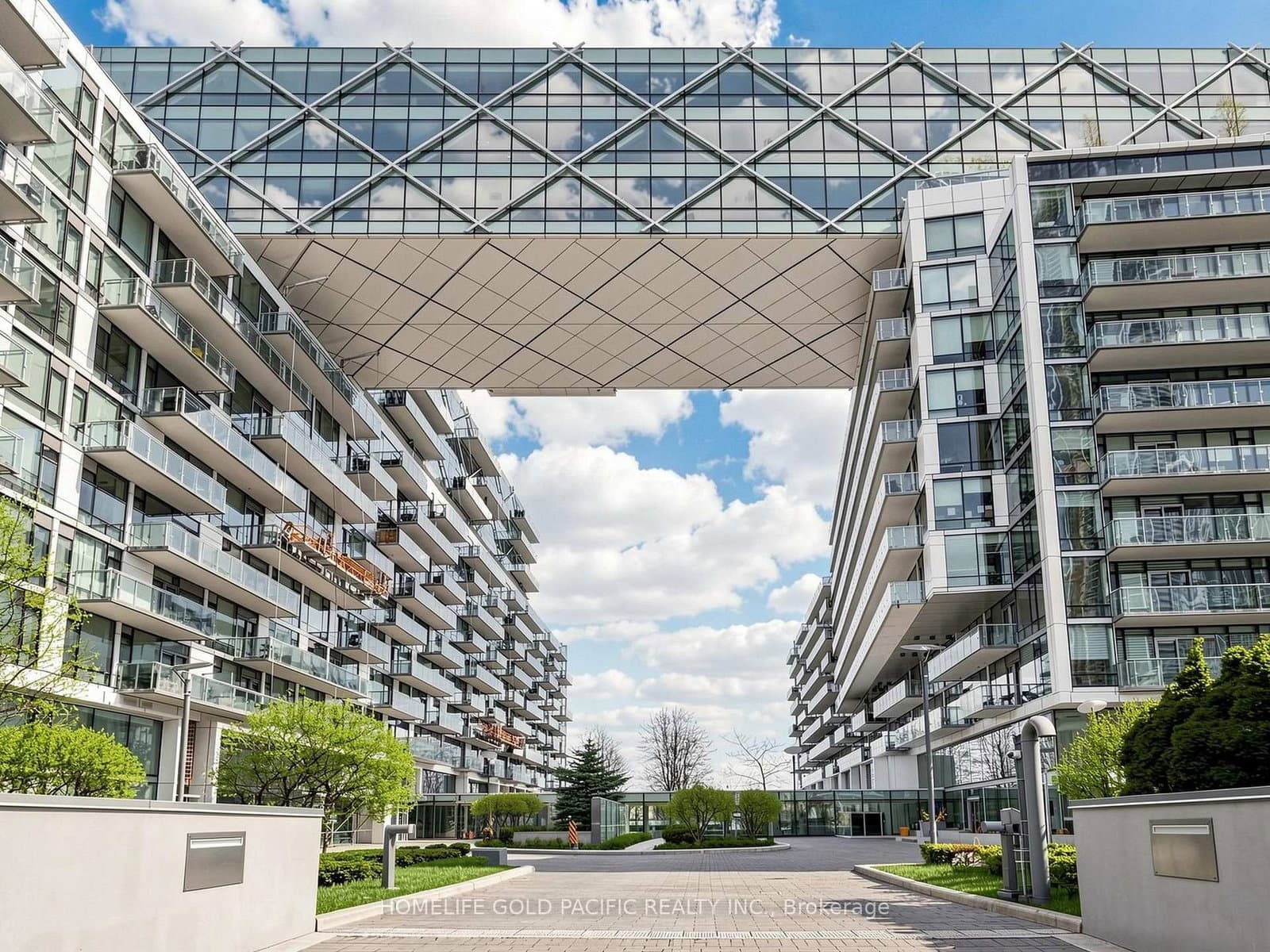 39 Queens Quay E, Unit 732 thumbnail 2