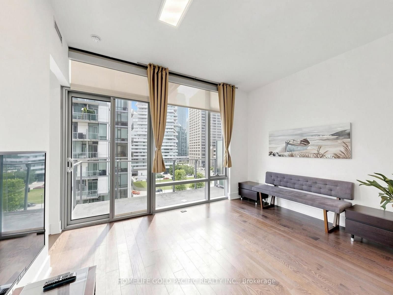 39 Queens Quay E, Unit 732 thumbnail 6